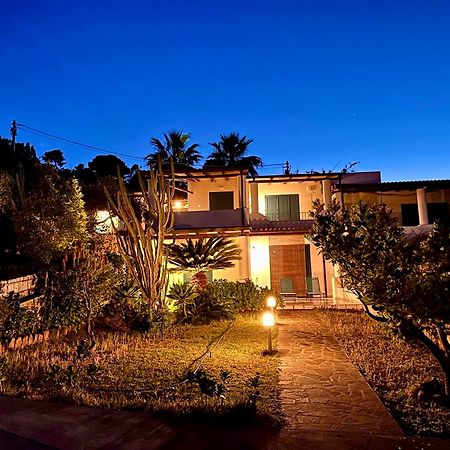 Villa 'A Pisa Lipari  Eksteriør billede
