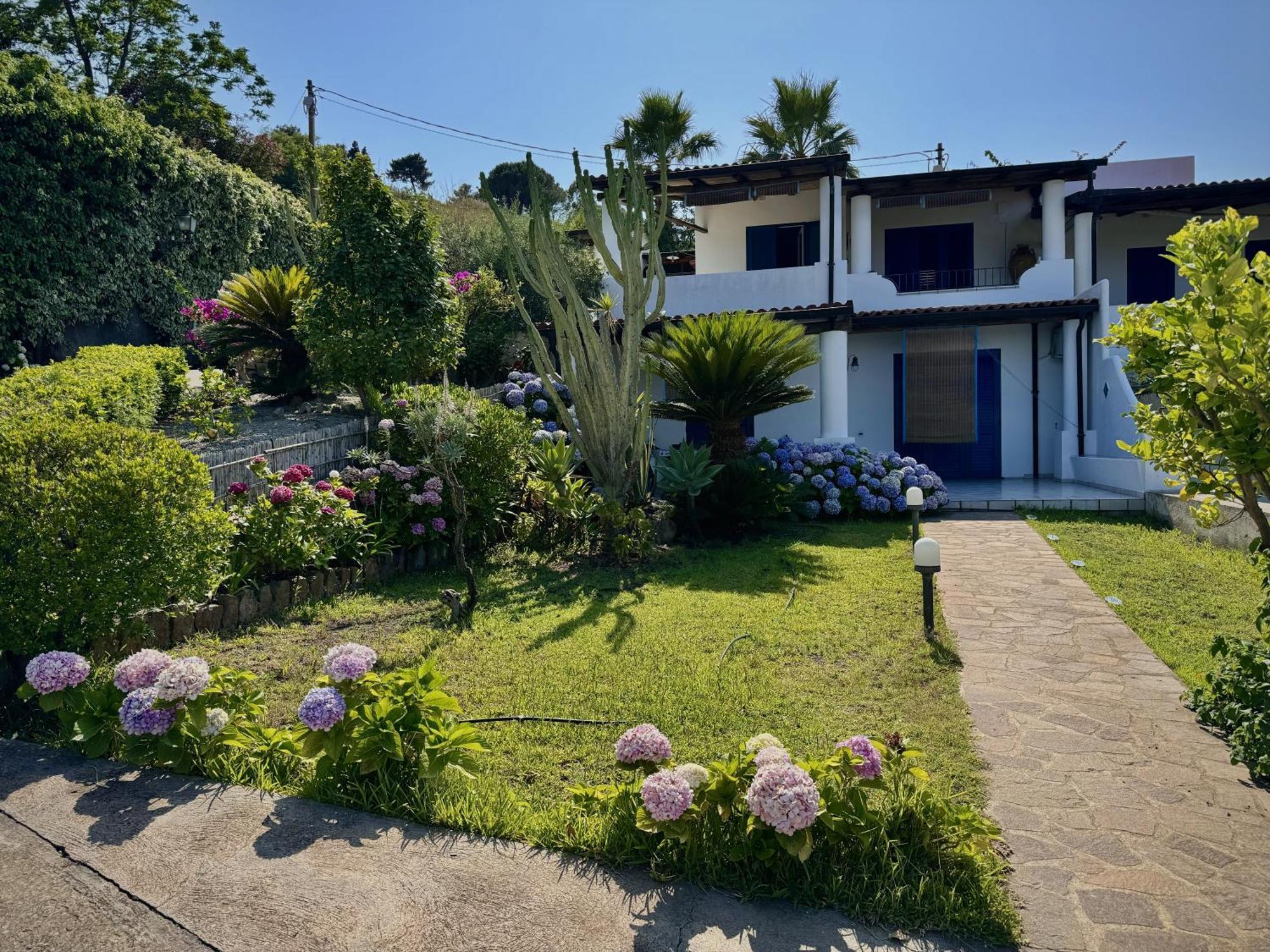 Villa 'A Pisa Lipari  Eksteriør billede