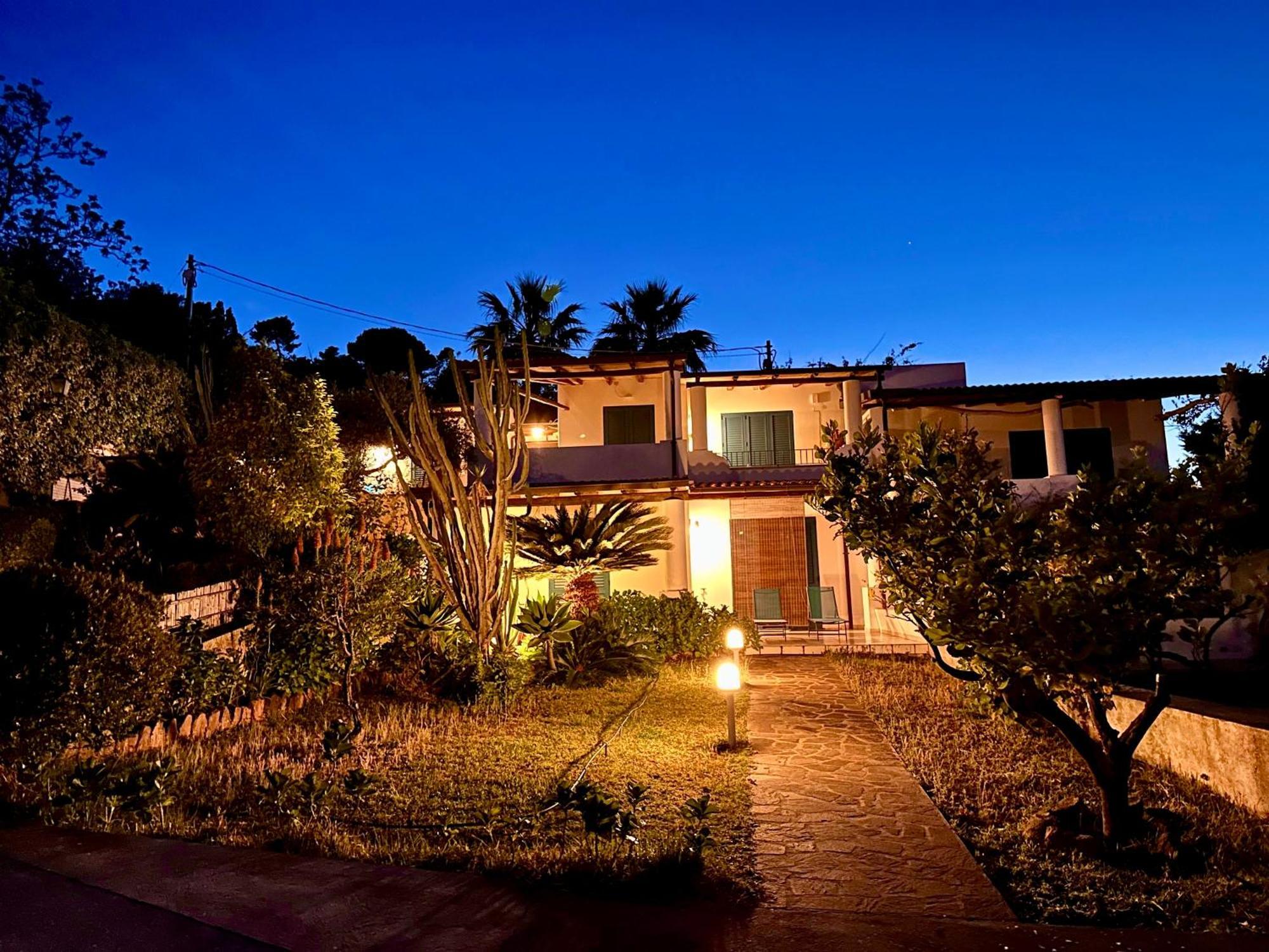 Villa 'A Pisa Lipari  Eksteriør billede